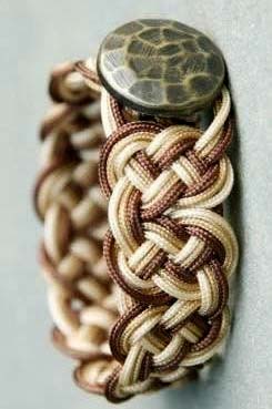 Браслет из шнура.