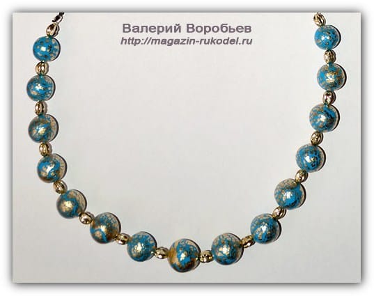 Бусина из полимерной глины с поталью.