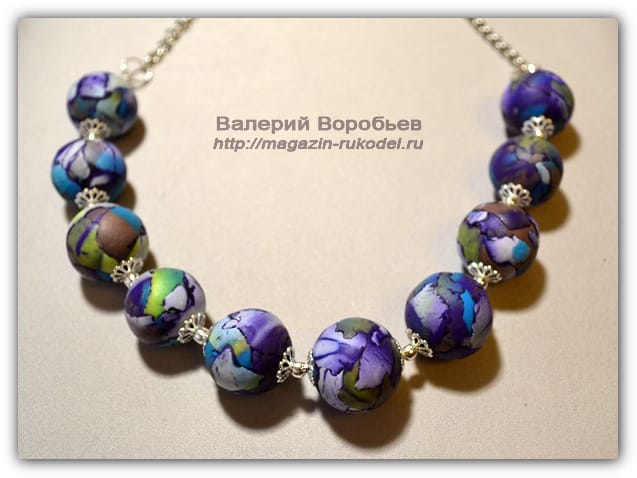 Бусины из полимерной глины.