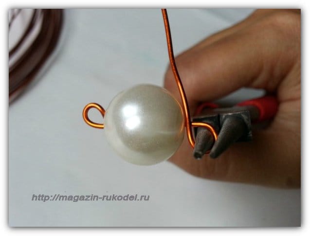 Как сделать пин с колечком из проволоки.