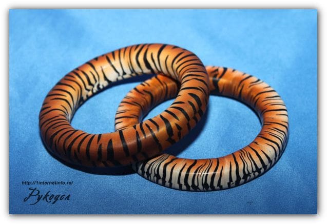 Имитация шкуры тигра из пластики.