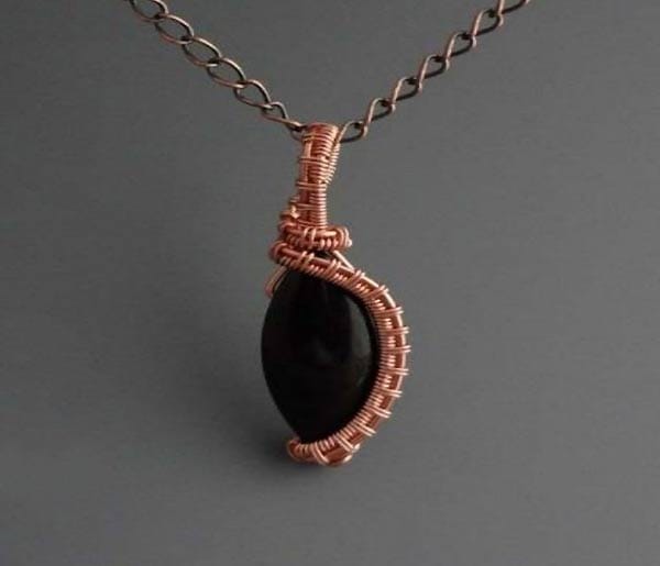 Подвеска из проволоки в технике Wire wrap.
