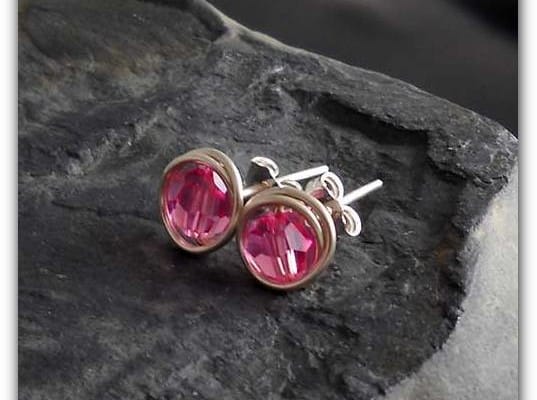 Сережки - гвоздики из проволоки. Украшение в технике Wire wrap.