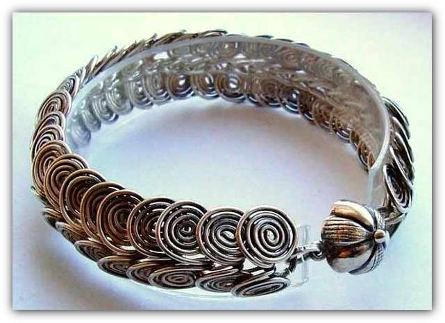Браслет из проволоки. Украшение в технике Wire wrap.