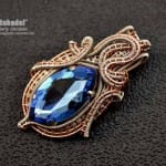 Подвеска из проволоки с кристаллом в оправе. Wire wrap