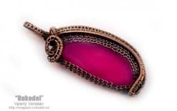 Кулон (подвеска) из медной проволоки с агатом.