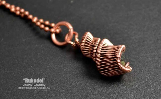 Украшения ручной работы из проволоки.