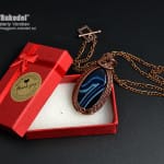 Украшения из проволоки и бусин.