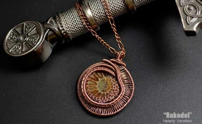 Украшение с аммонитом своими руками.